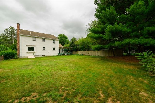17 Woodlawn Ave, Holbrook, MA 02343