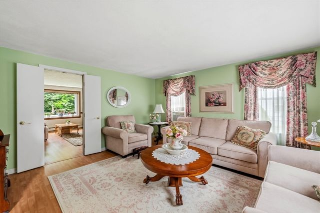 17 Woodlawn Ave, Holbrook, MA 02343