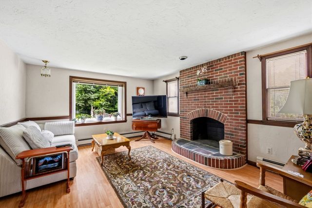 17 Woodlawn Ave, Holbrook, MA 02343