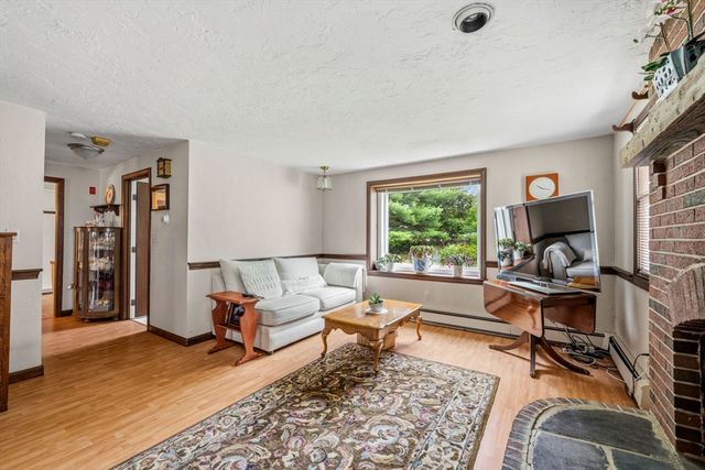 17 Woodlawn Ave, Holbrook, MA 02343