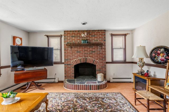17 Woodlawn Ave, Holbrook, MA 02343