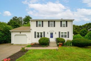 17 Woodlawn Ave, Holbrook, MA 02343