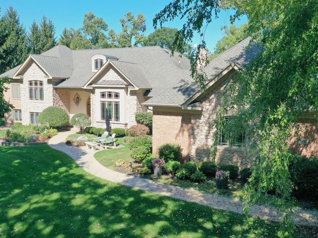 24092 W Old Oak Drive, Mundelein, IL 60060