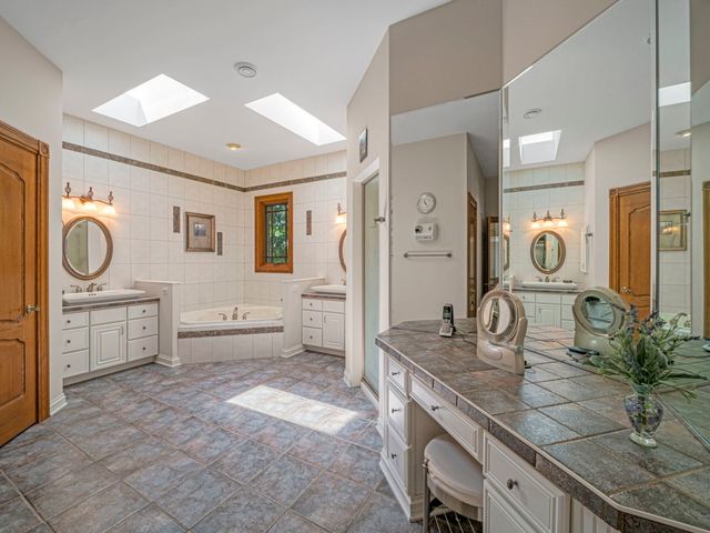 24092 W Old Oak Drive, Mundelein, IL 60060