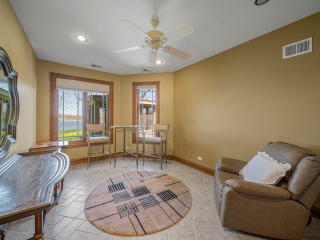 24092 W Old Oak Drive, Mundelein, IL 60060