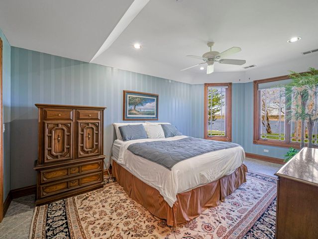 24092 W Old Oak Drive, Mundelein, IL 60060