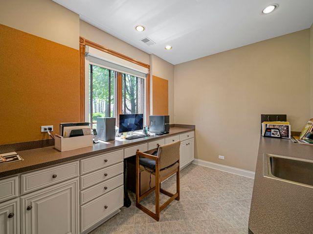 24092 W Old Oak Drive, Mundelein, IL 60060