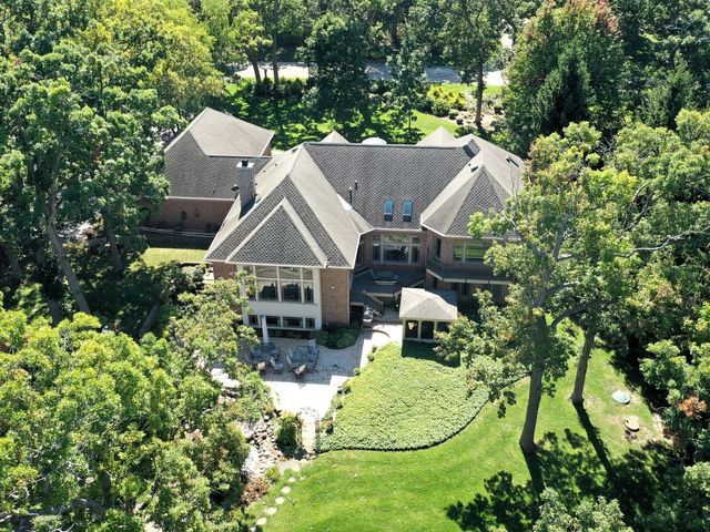 24092 W Old Oak Drive, Mundelein, IL 60060
