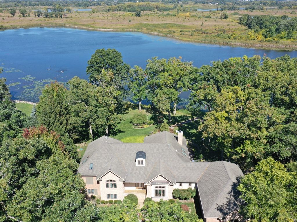 24092 W Old Oak Drive, Mundelein, IL 60060
