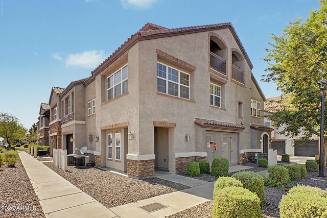 2233 E HUNTINGTON Drive, Phoenix, AZ 85040