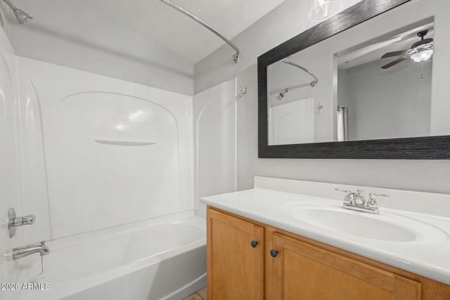 2233 E HUNTINGTON Drive, Phoenix, AZ 85040