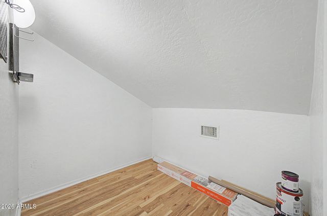 2233 E HUNTINGTON Drive, Phoenix, AZ 85040