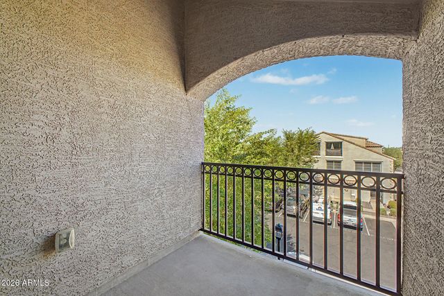 2233 E HUNTINGTON Drive, Phoenix, AZ 85040