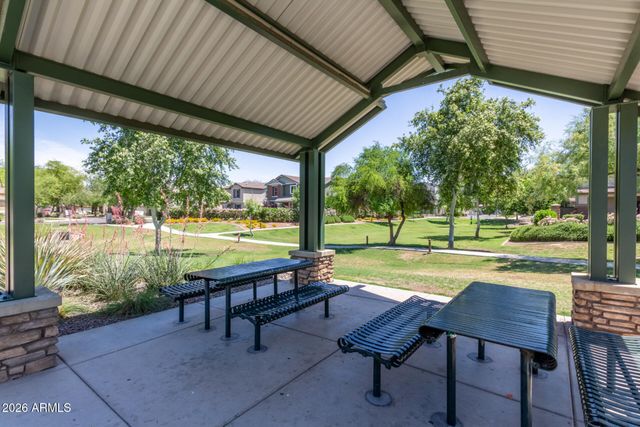 2233 E HUNTINGTON Drive, Phoenix, AZ 85040