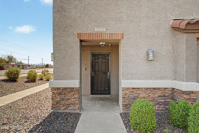2233 E HUNTINGTON Drive, Phoenix, AZ 85040