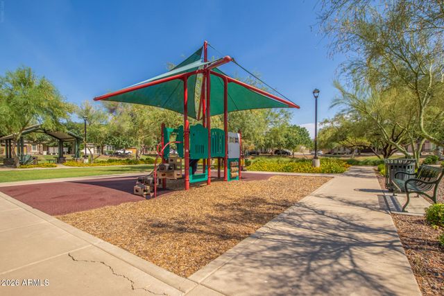 2233 E HUNTINGTON Drive, Phoenix, AZ 85040