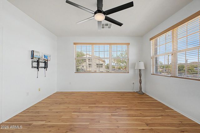 2233 E HUNTINGTON Drive, Phoenix, AZ 85040