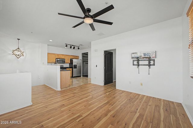 2233 E HUNTINGTON Drive, Phoenix, AZ 85040