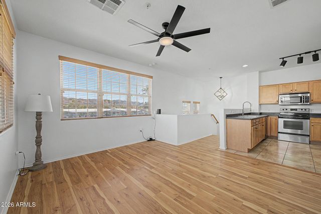 2233 E HUNTINGTON Drive, Phoenix, AZ 85040