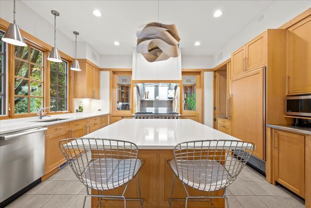 4 Indian Hill Road, Winnetka, IL 60093