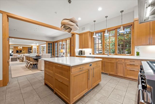 4 Indian Hill Road, Winnetka, IL 60093