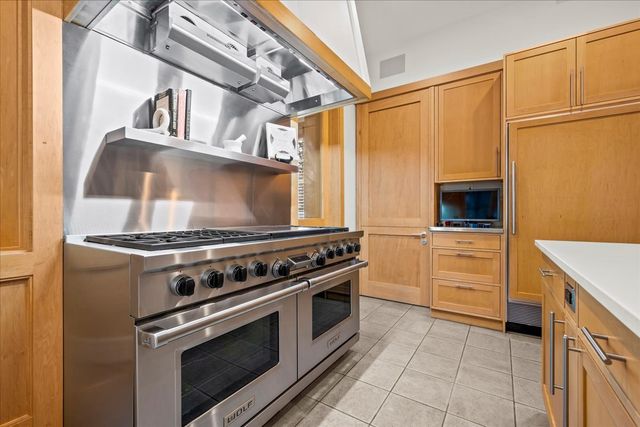 4 Indian Hill Road, Winnetka, IL 60093