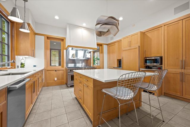 4 Indian Hill Road, Winnetka, IL 60093