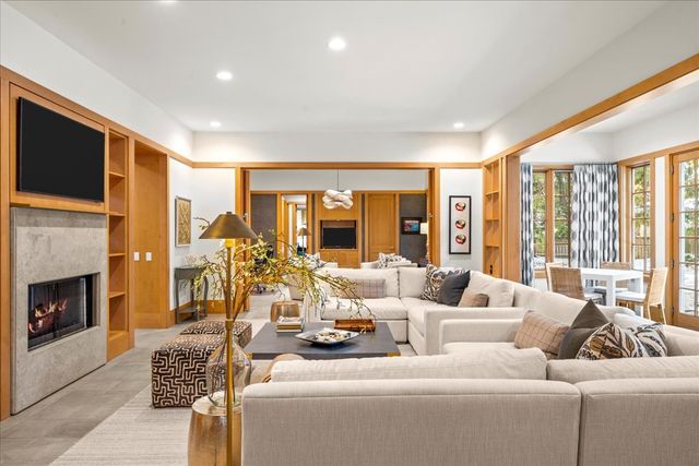 4 Indian Hill Road, Winnetka, IL 60093
