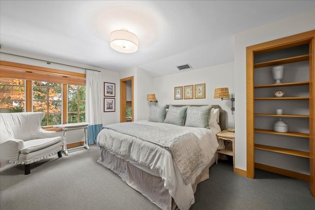 4 Indian Hill Road, Winnetka, IL 60093