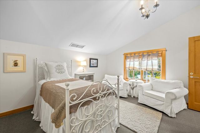 4 Indian Hill Road, Winnetka, IL 60093