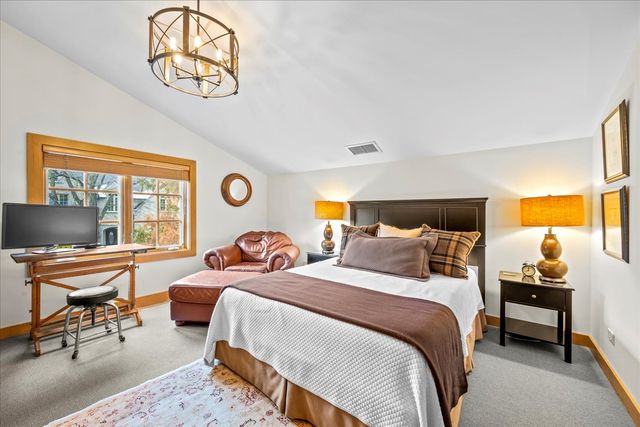 4 Indian Hill Road, Winnetka, IL 60093