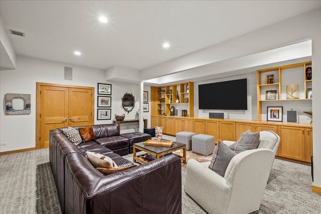 4 Indian Hill Road, Winnetka, IL 60093