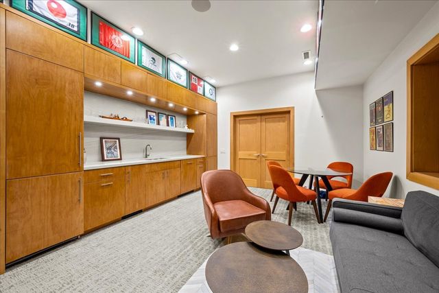 4 Indian Hill Road, Winnetka, IL 60093