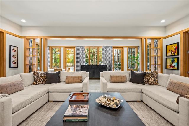 4 Indian Hill Road, Winnetka, IL 60093
