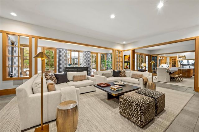 4 Indian Hill Road, Winnetka, IL 60093