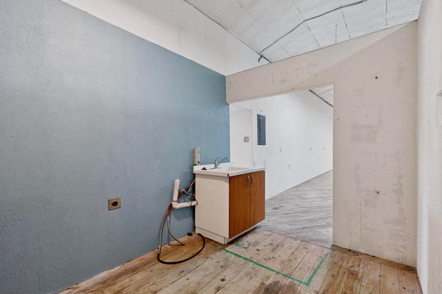 1042 County Rd 41, Velarde, NM 87582