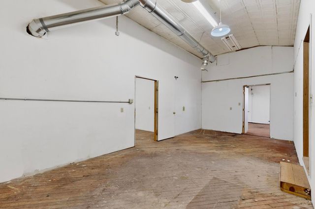 1042 County Rd 41, Velarde, NM 87582