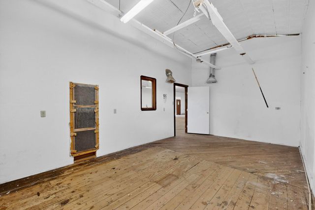 1042 County Rd 41, Velarde, NM 87582