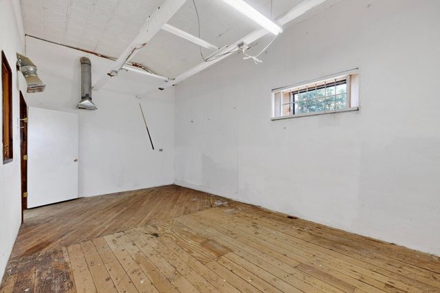 1042 County Rd 41, Velarde, NM 87582