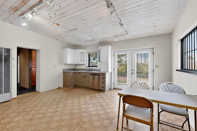 1042 County Rd 41, Velarde, NM 87582