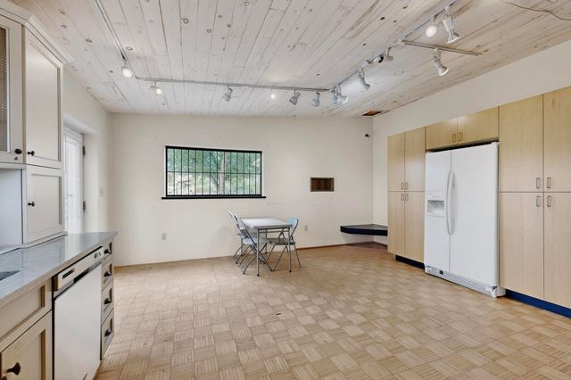 1042 County Rd 41, Velarde, NM 87582