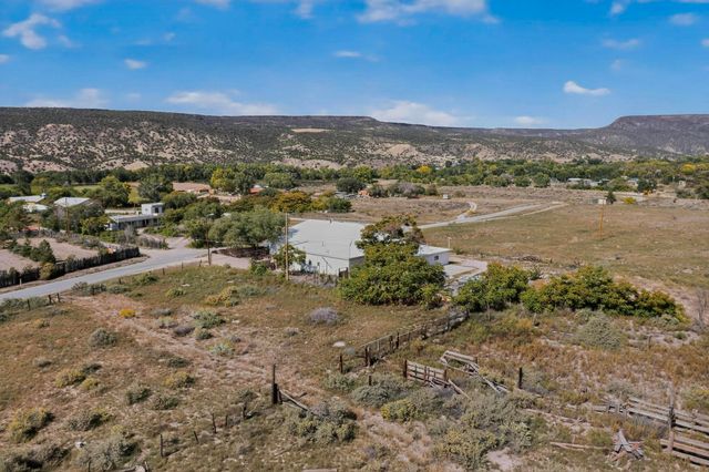 1042 County Rd 41, Velarde, NM 87582