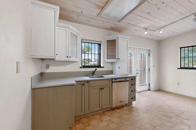 1042 County Rd 41, Velarde, NM 87582