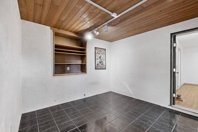 1042 County Rd 41, Velarde, NM 87582