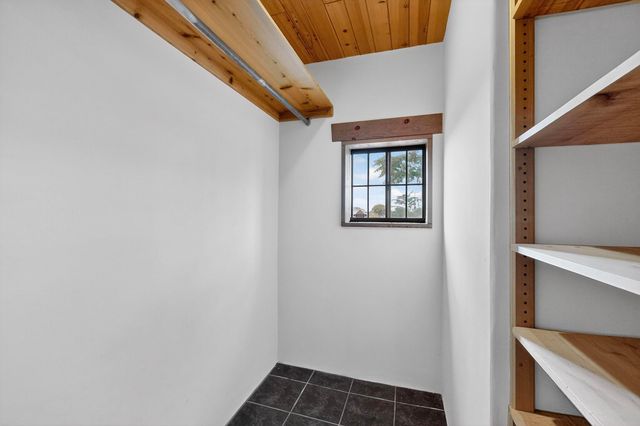 1042 County Rd 41, Velarde, NM 87582