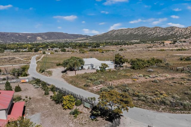 1042 County Rd 41, Velarde, NM 87582
