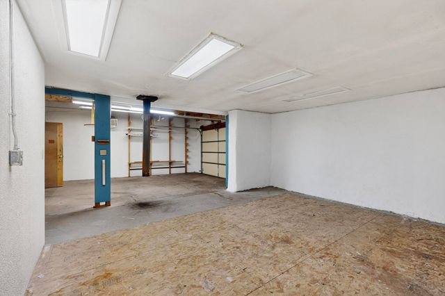 1042 County Rd 41, Velarde, NM 87582