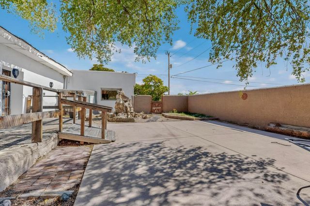 1042 County Rd 41, Velarde, NM 87582