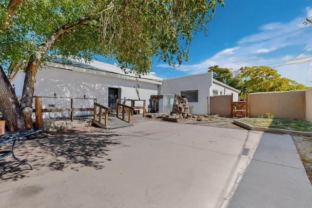 1042 County Rd 41, Velarde, NM 87582