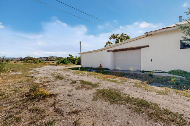 1042 County Rd 41, Velarde, NM 87582